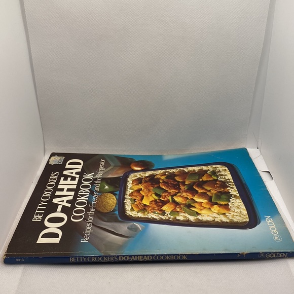 Betty Crocker’s Do-Ahead Cookbook Recipes for the Freezer and the Refrigerator - Picture 2 of 7